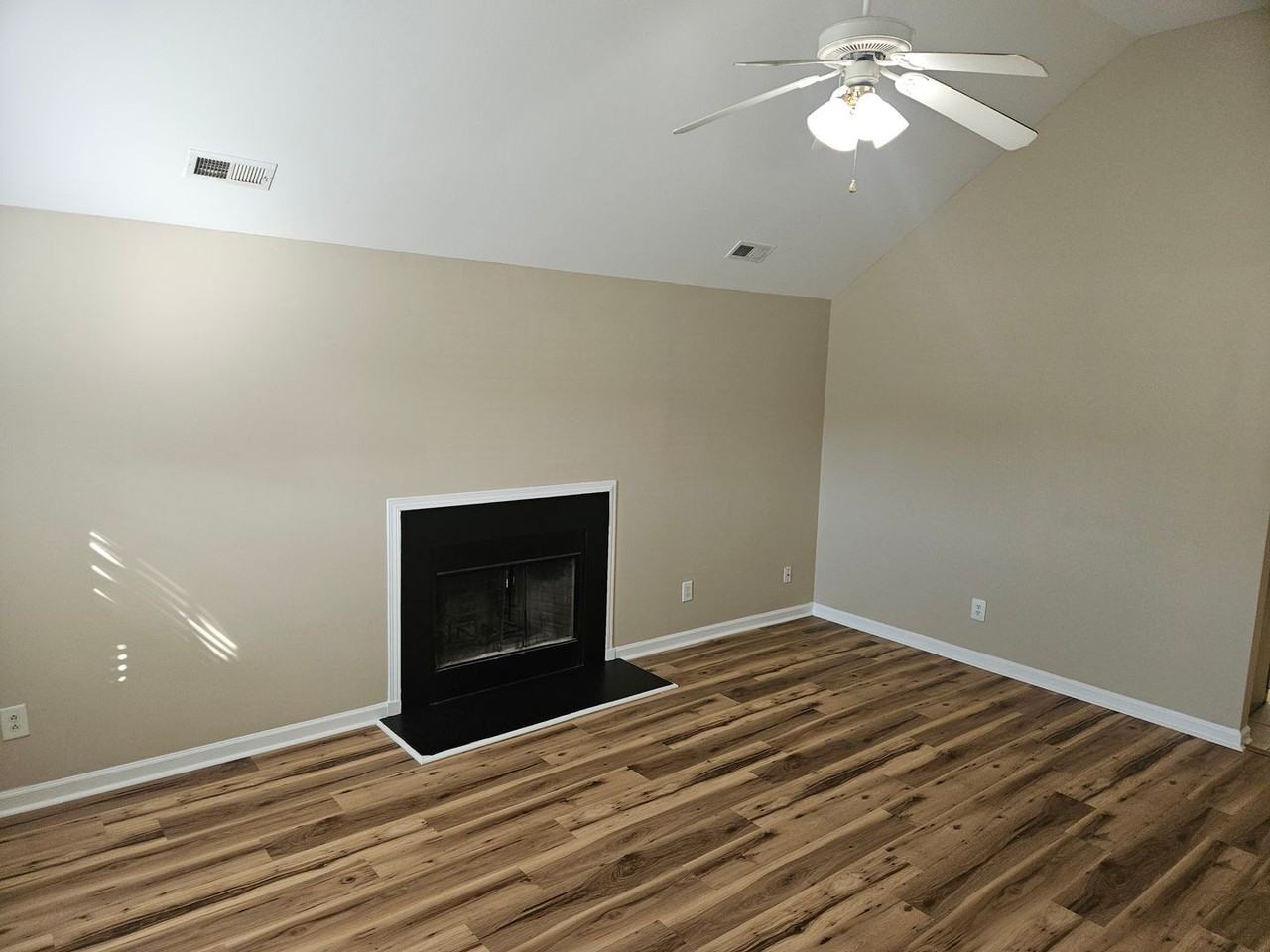 3413 Fatima Ct - Photo 4 of 22