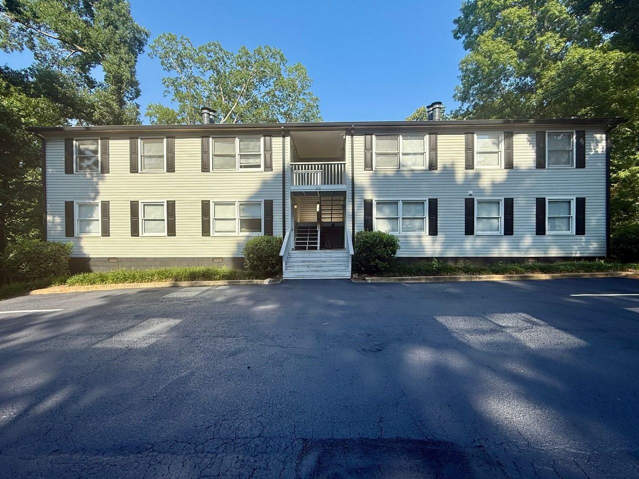 Renovated 2 Bed/2 Bath Unit Across from Vet School in East Athens - Photo 2 of 23