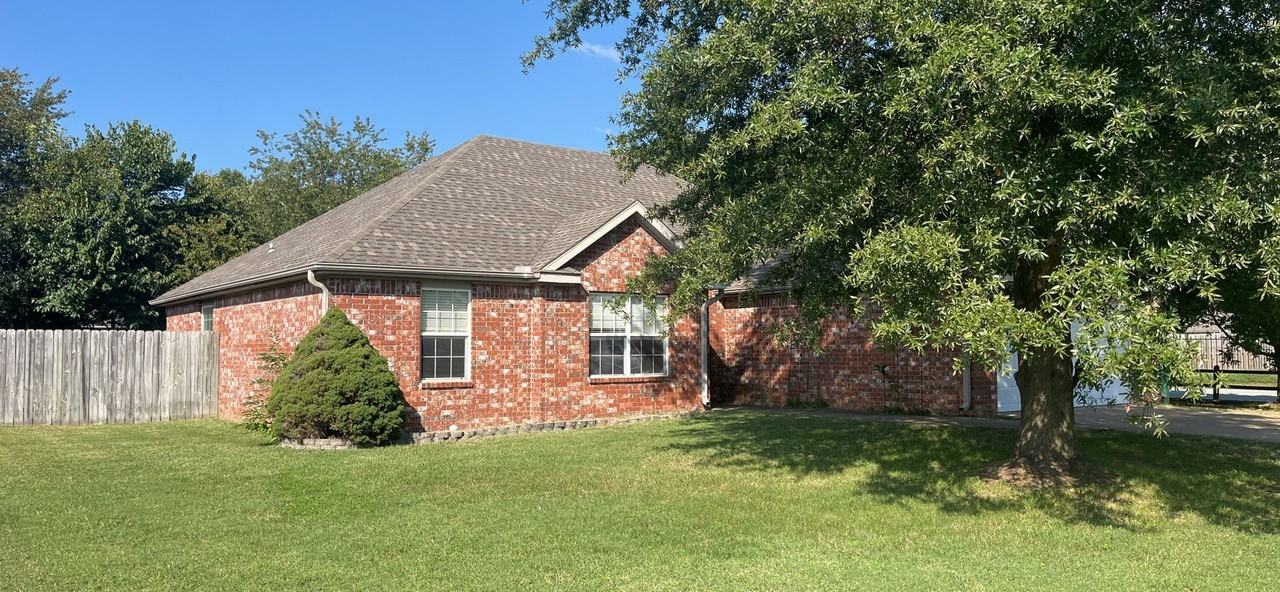 143 Fox Run Cir - Photo 2 of 20