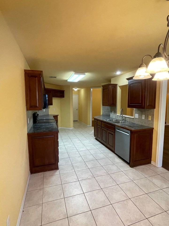 143 Fox Run Cir - Photo 5 of 20