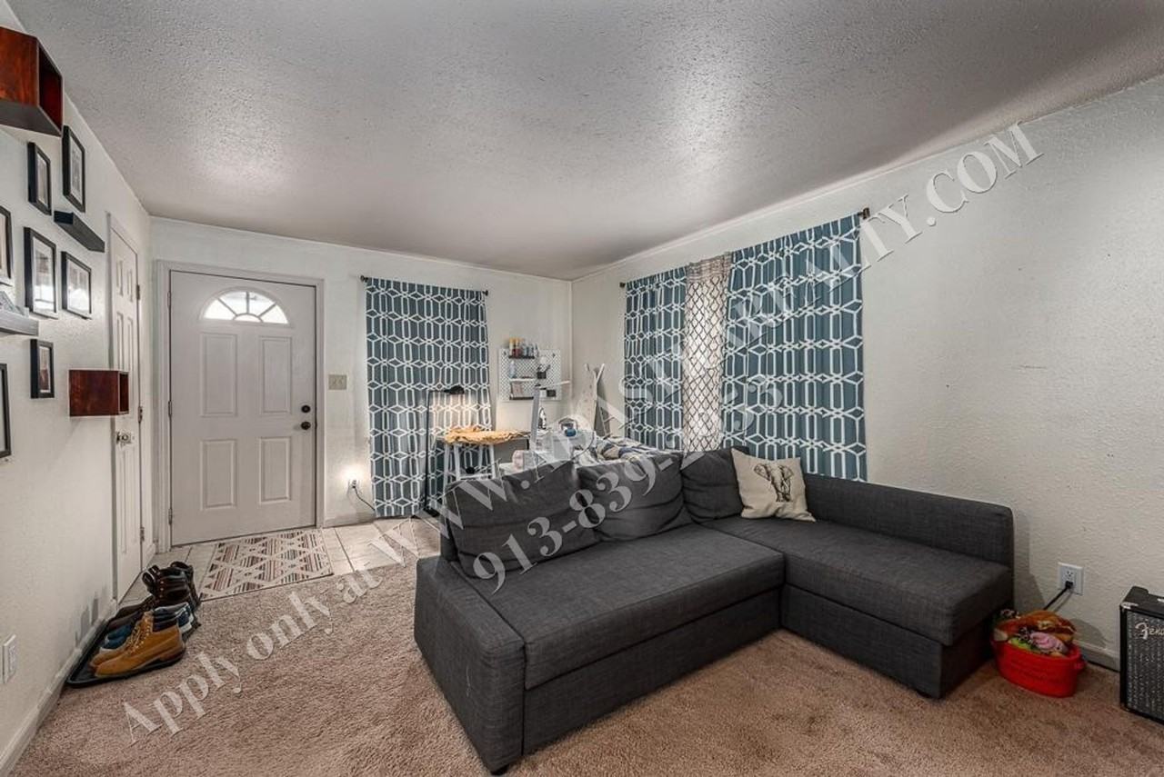 4906 Crest Dr - Photo 6 of 10