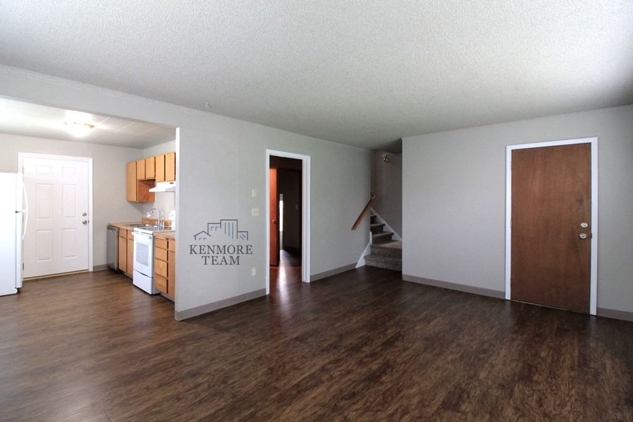 1318 Marshall Ave - Photo 2 of 13