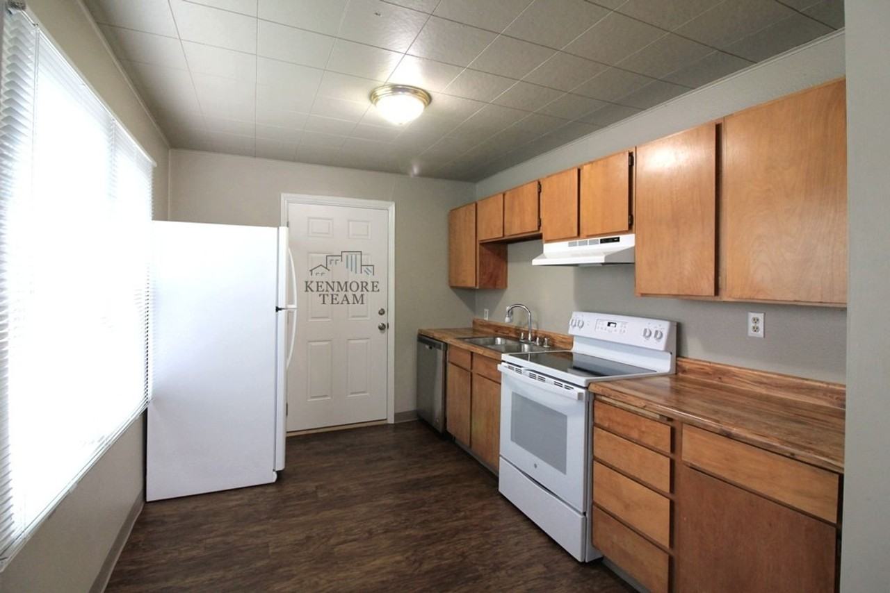 1318 Marshall Ave - Photo 3 of 13