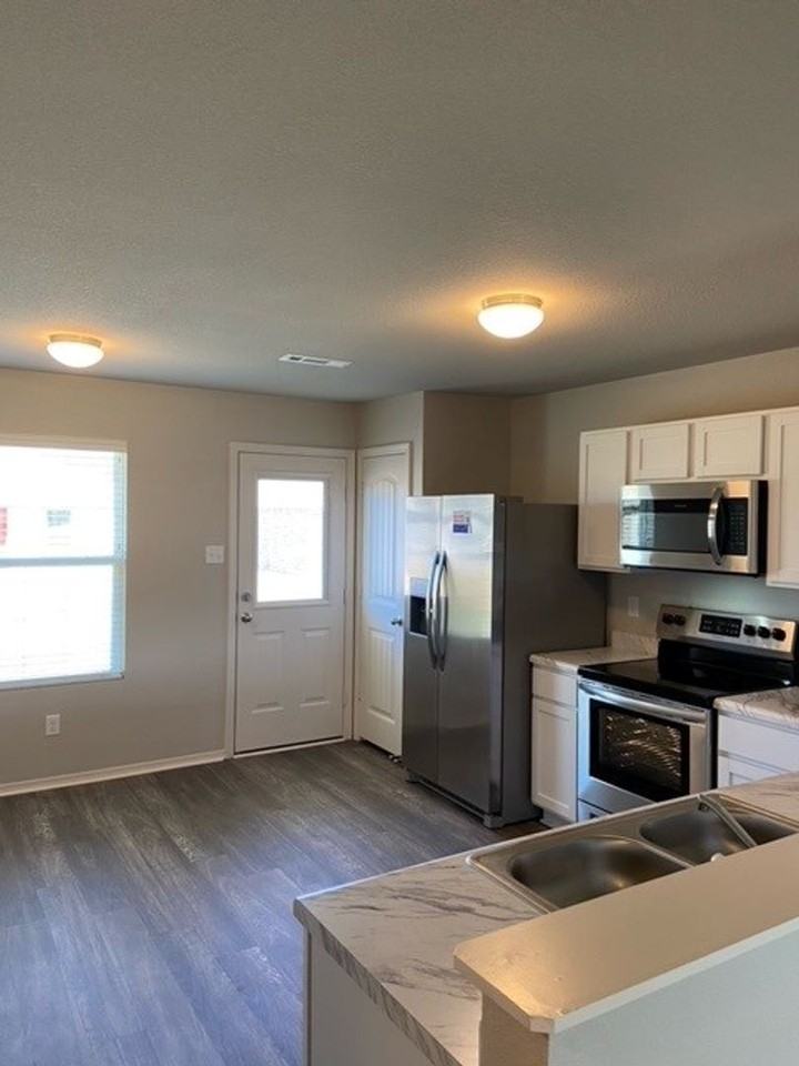 1740 Raden St - Photo 6 of 20