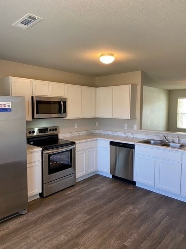 1740 Raden St - Photo 7 of 20