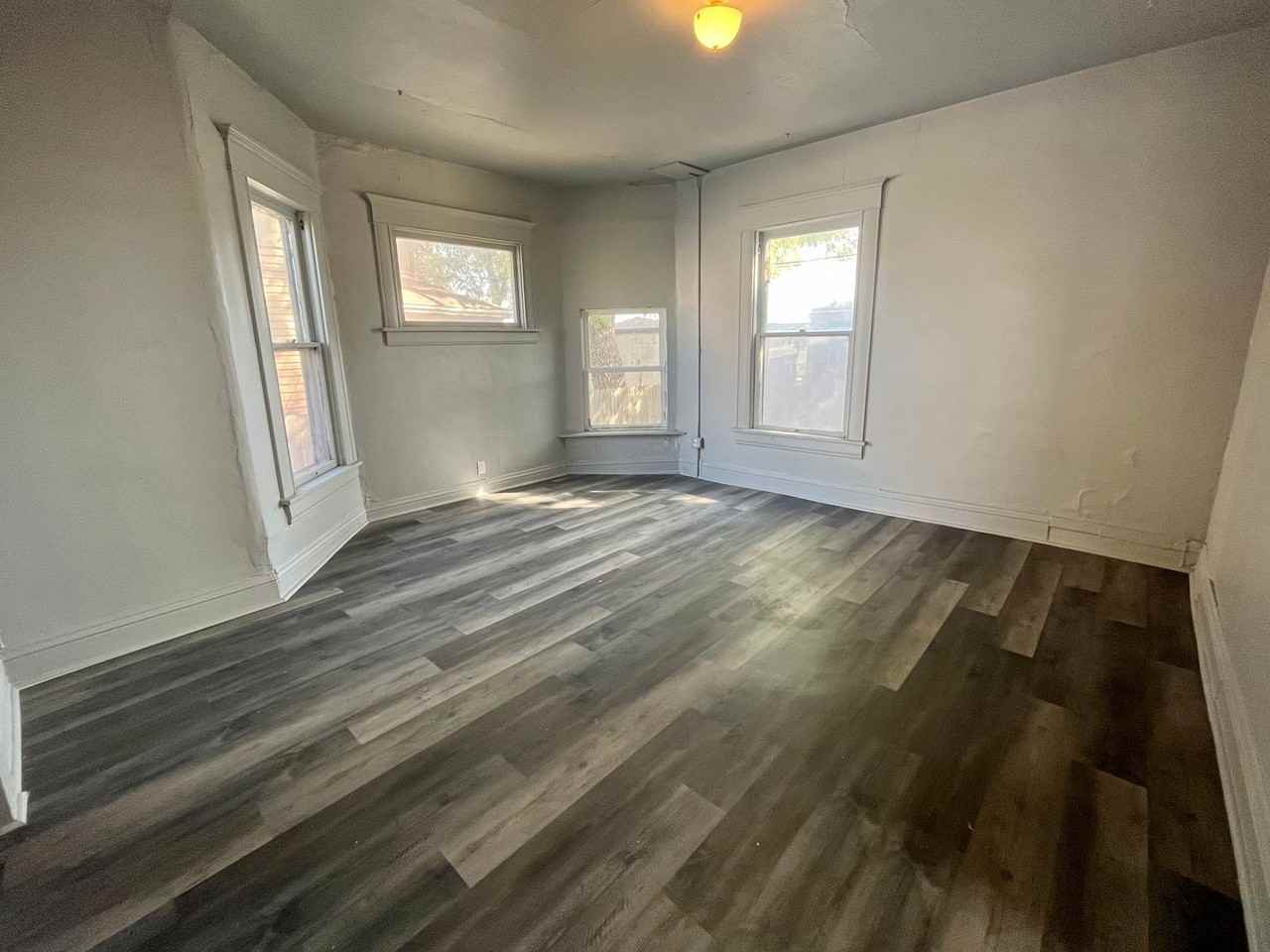 2511 Jones St - Photo 3 of 17