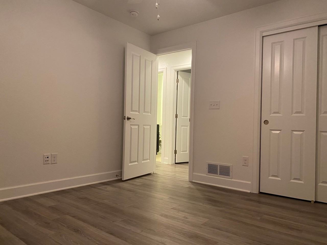 9062 E 50th Dr - Photo 4 of 29