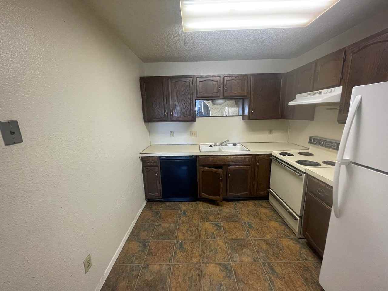 3410 State St Apt C - Photo 3 of 9