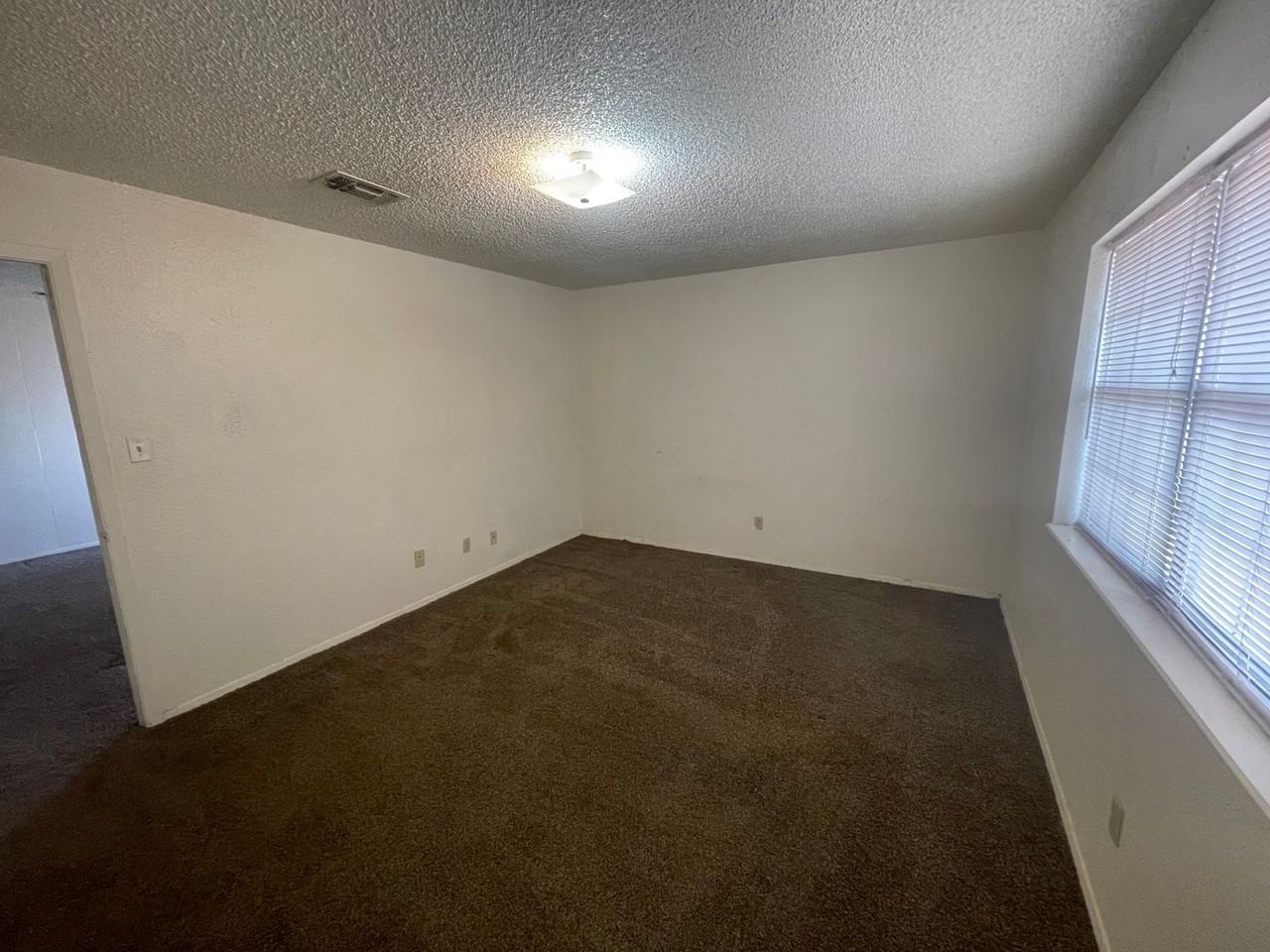 3410 State St Apt C - Photo 4 of 9