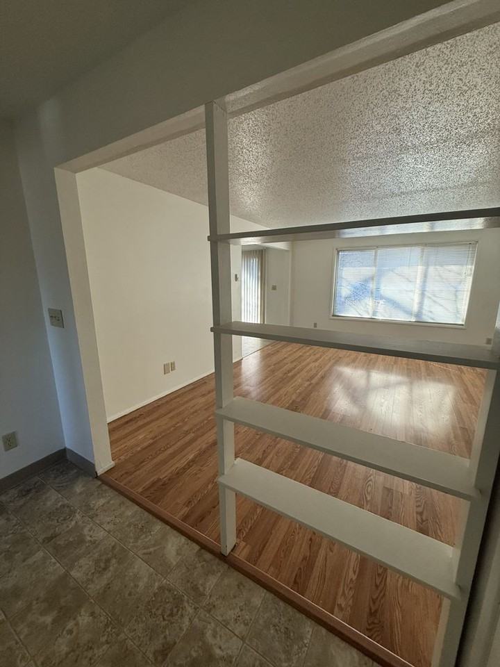 401 Madrona Ave Se #05 - Photo 2 of 12