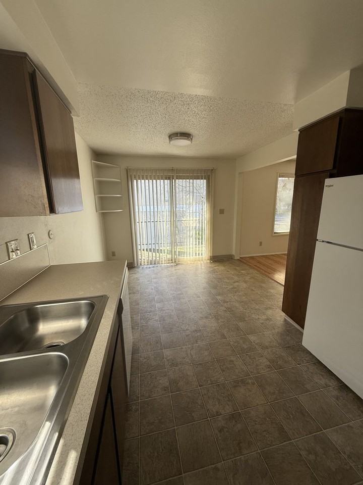 401 Madrona Ave Se #05 - Photo 6 of 12