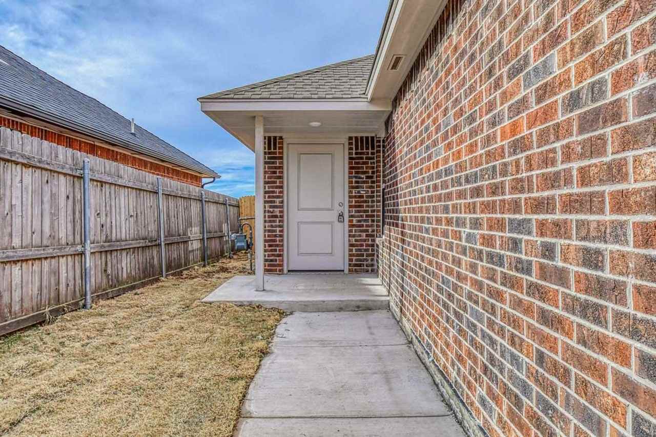 1005 Saint Cecil - Photo 2 of 33