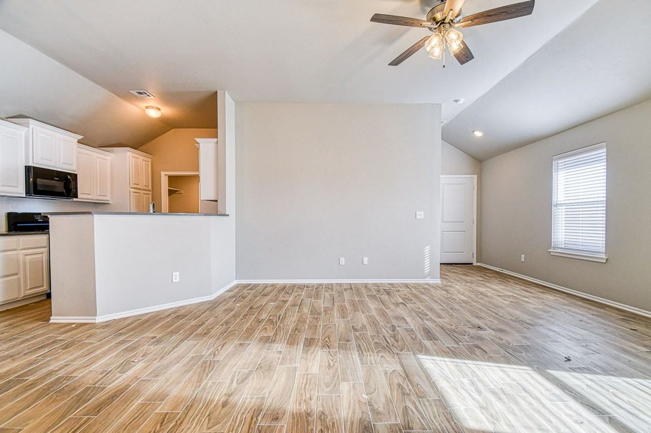 1005 Saint Cecil - Photo 4 of 33