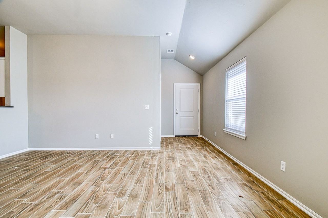 1005 Saint Cecil - Photo 6 of 33