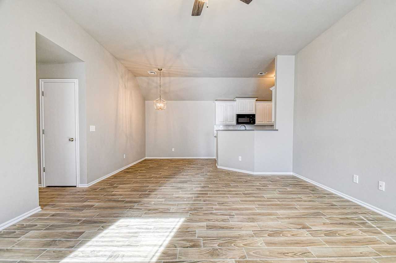 1005 Saint Cecil - Photo 7 of 33