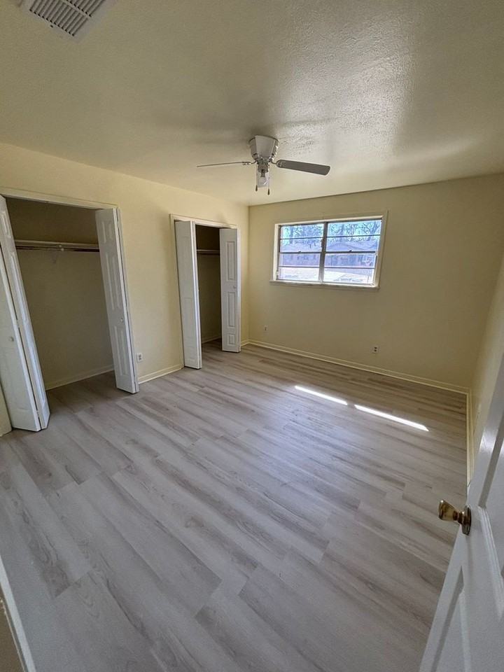 3942 Oakcrest St - Photo 5 of 11