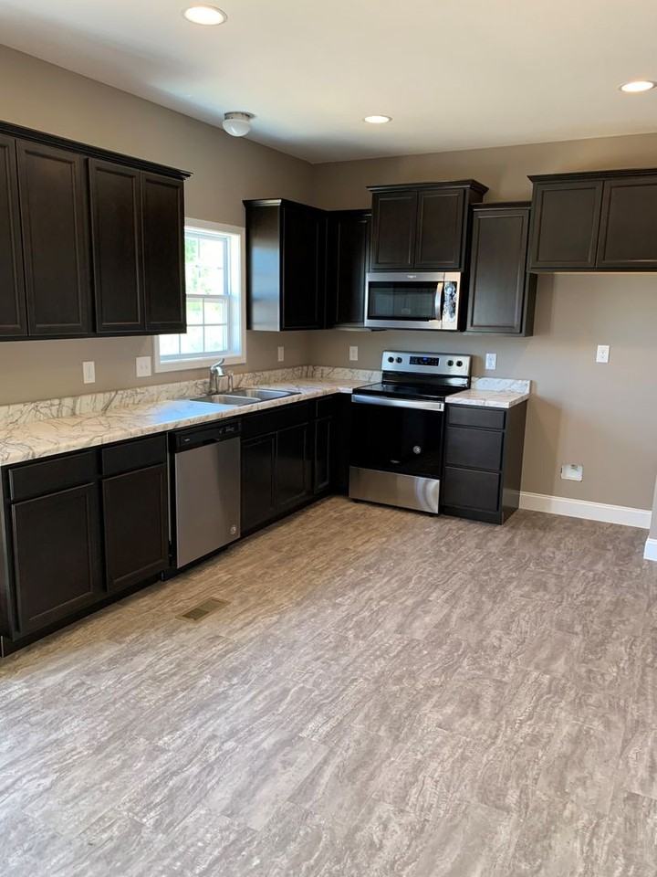 3110 Dominion Dr - Photo 4 of 13