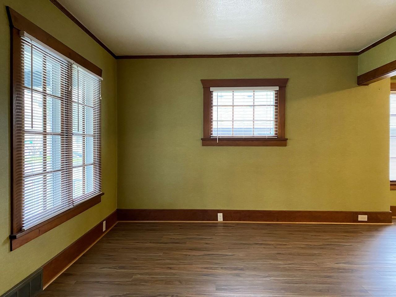 119 W 11th St - Photo 3 of 20