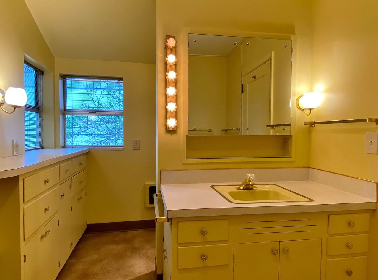 119 W 11th St - Photo 7 of 20