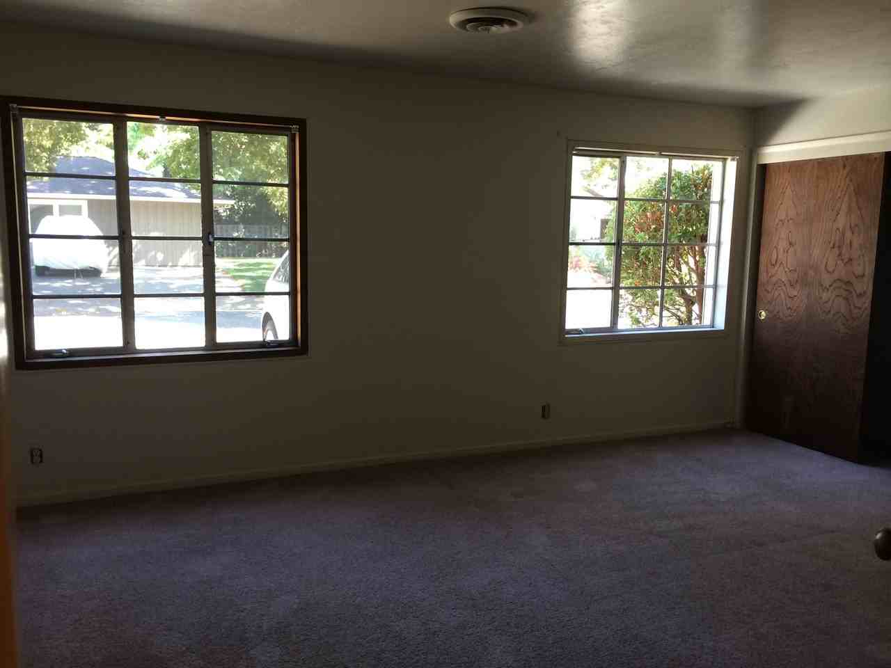 220 Sheperds Ln - Photo 7 of 11