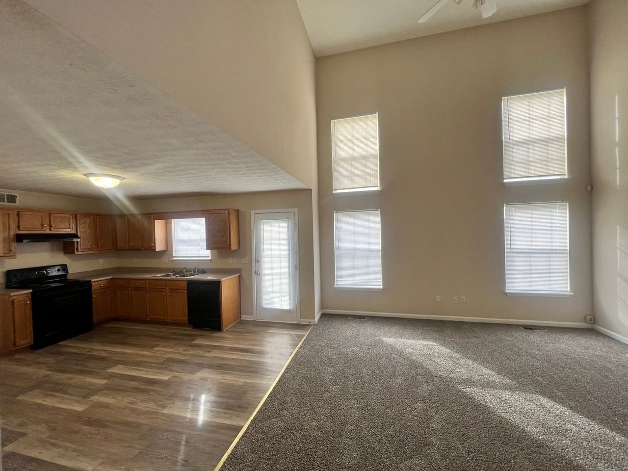 10603 Waycross Ave - Photo 2 of 14