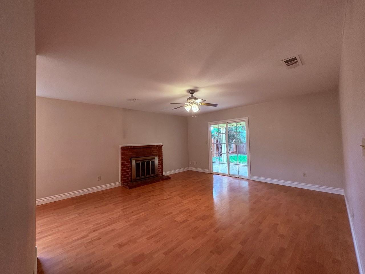 1017 Charles St - Photo 6 of 12