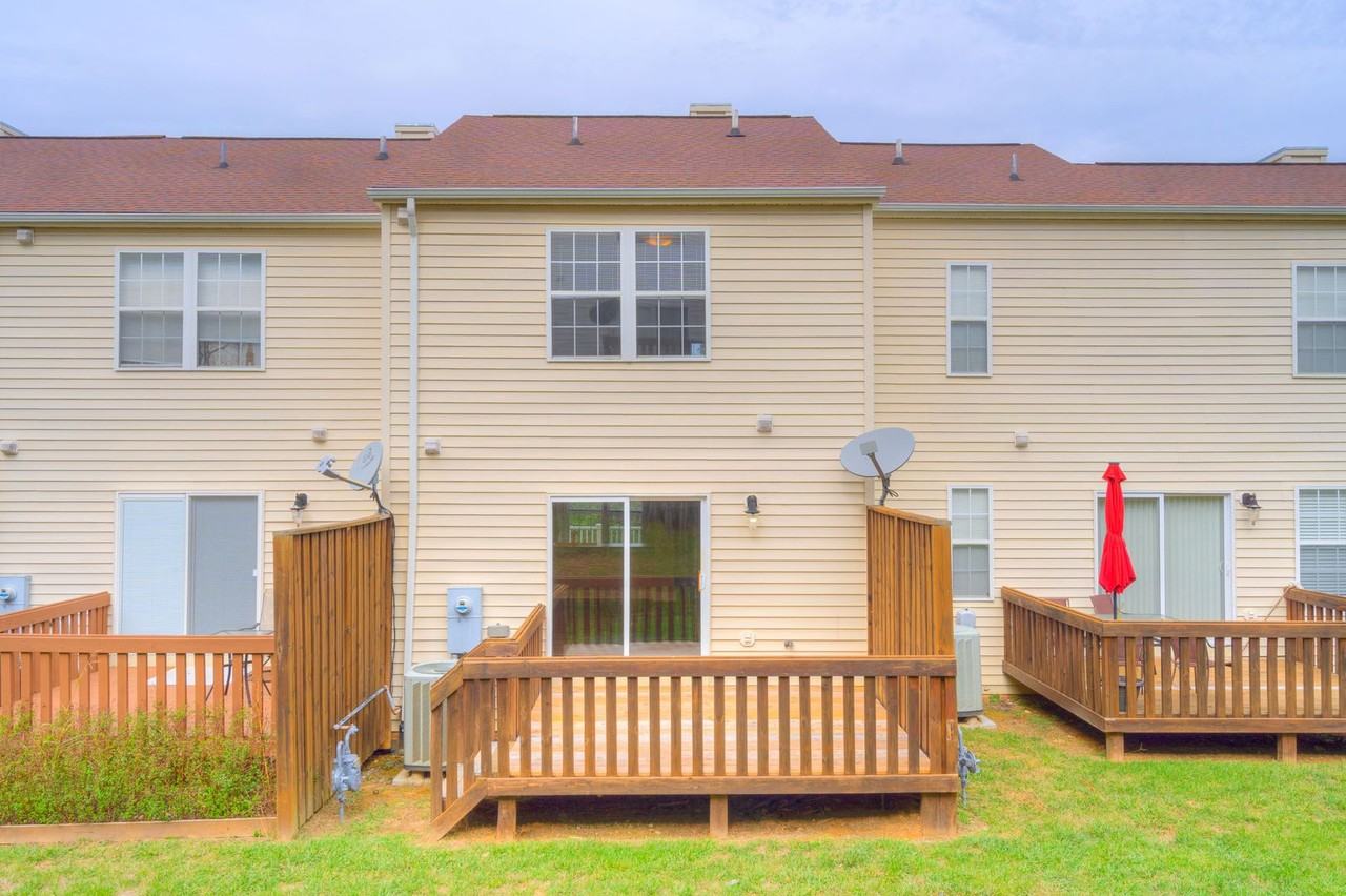 790 Oaktree Blvd - Photo 4 of 23