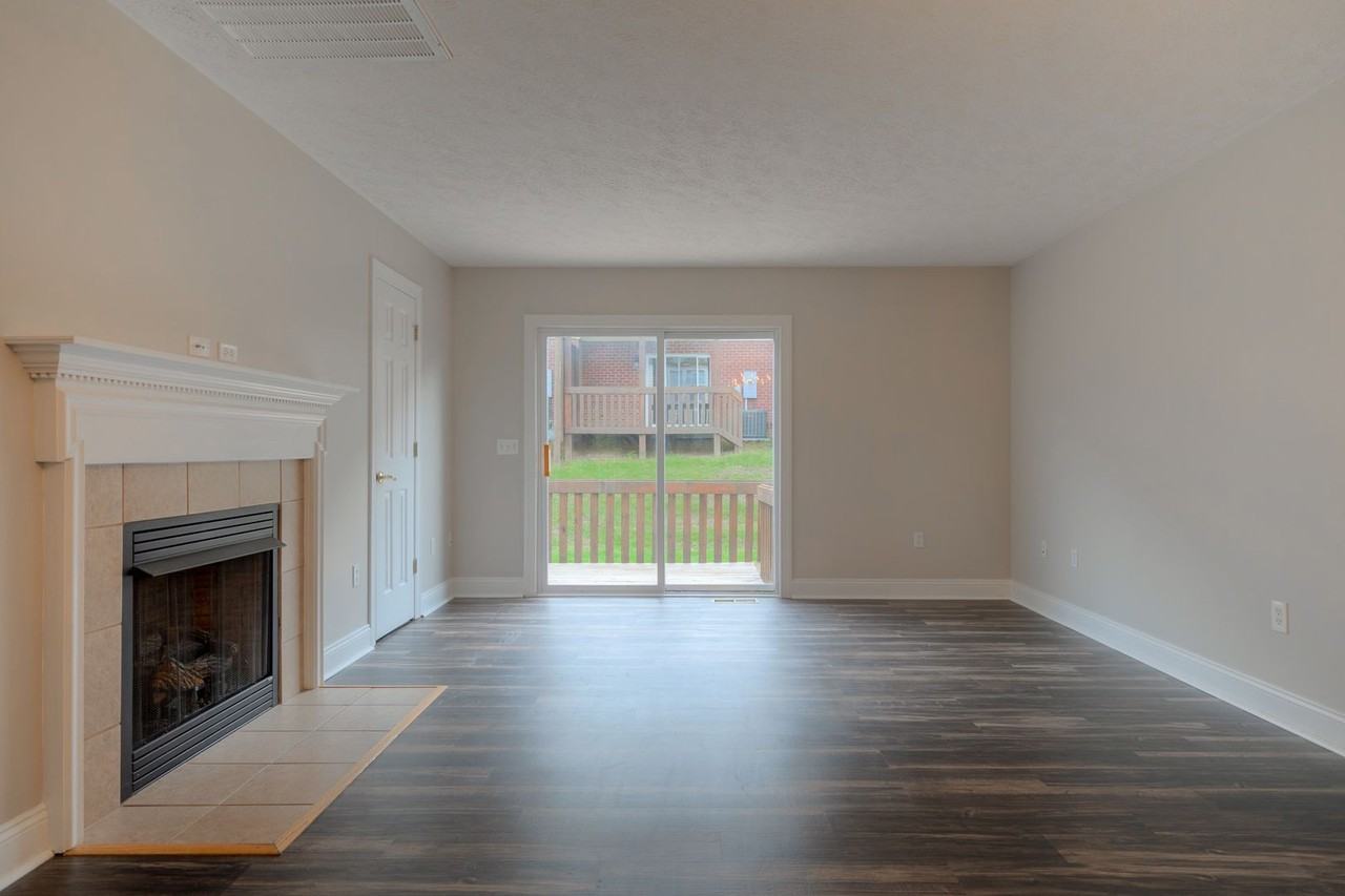 790 Oaktree Blvd - Photo 7 of 23