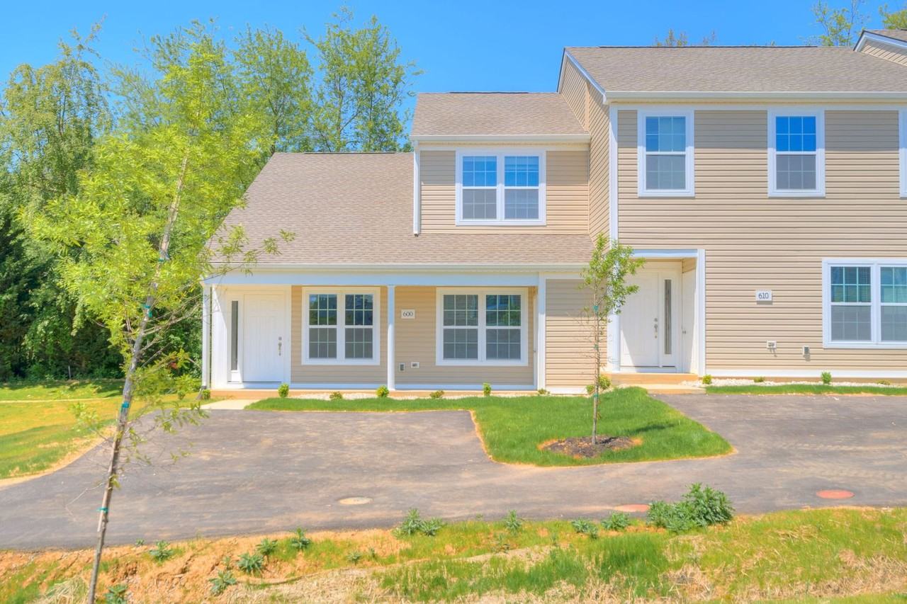 1390 Providence Blvd - Photo 2 of 28