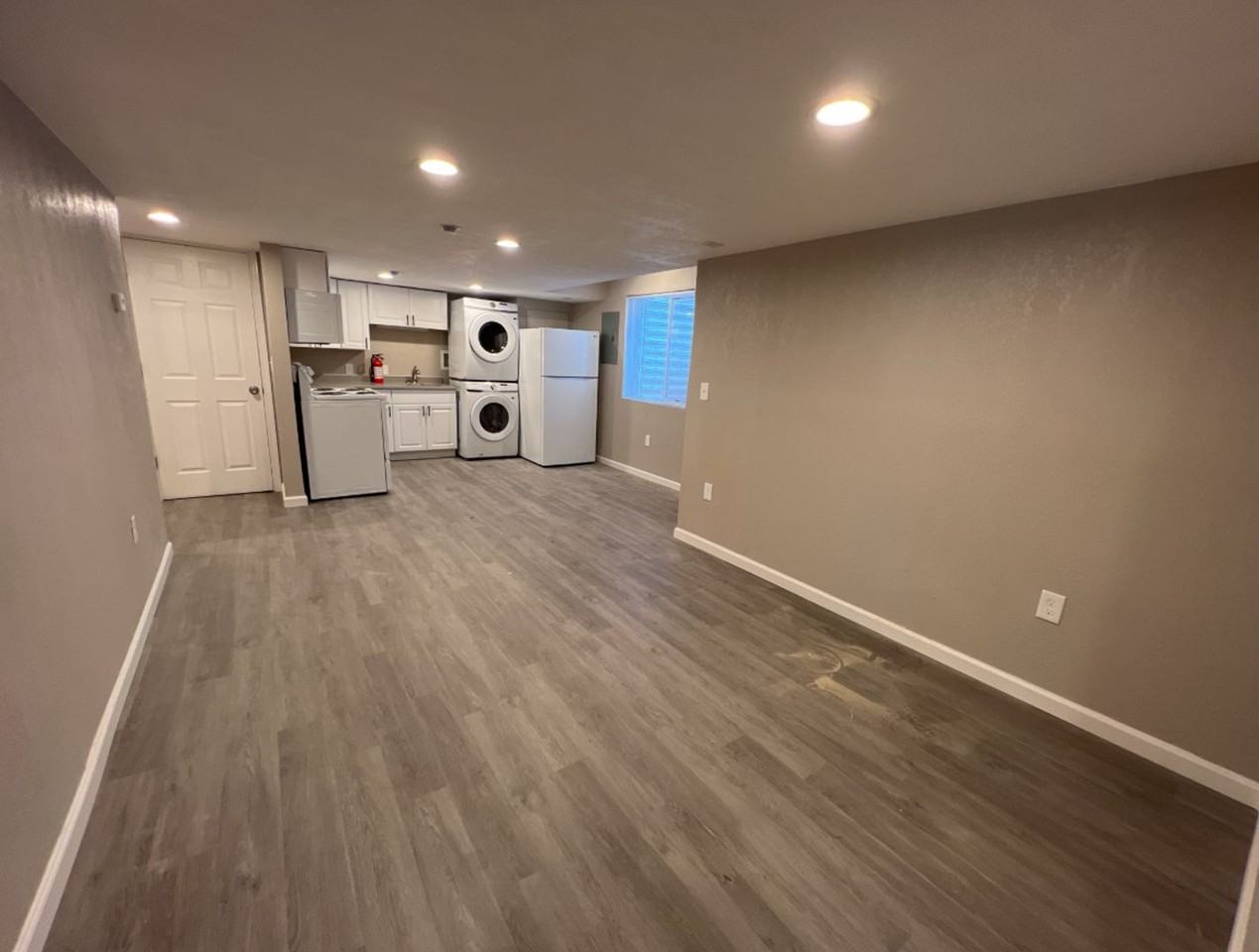 4524 Thompson Ct #B - Photo 3 of 15