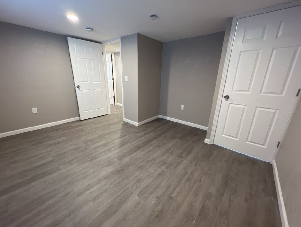 4524 Thompson Ct #B - Photo 5 of 15