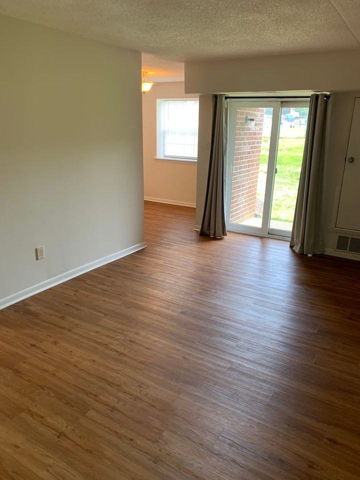 2402 Pond View Dr - Photo 2 of 10