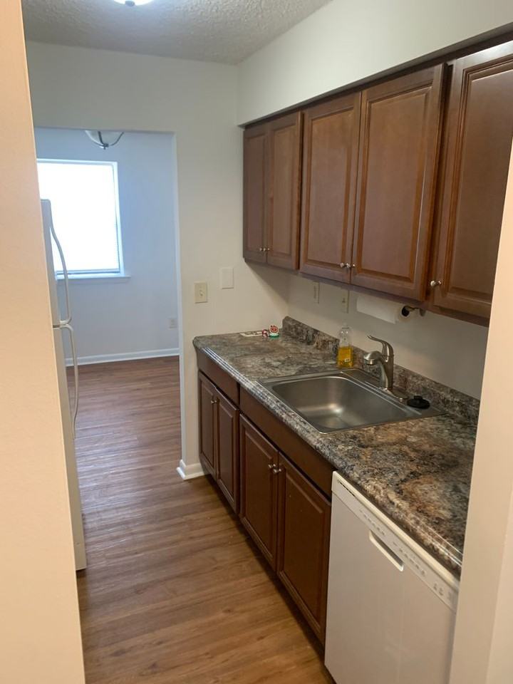 2402 Pond View Dr - Photo 3 of 10