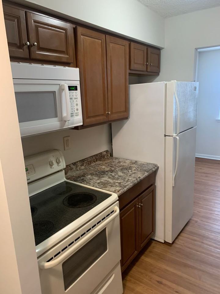 2402 Pond View Dr - Photo 4 of 10