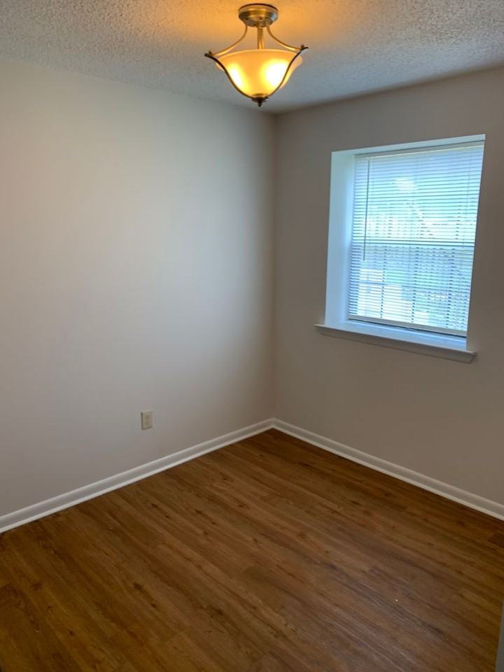 2402 Pond View Dr - Photo 6 of 10