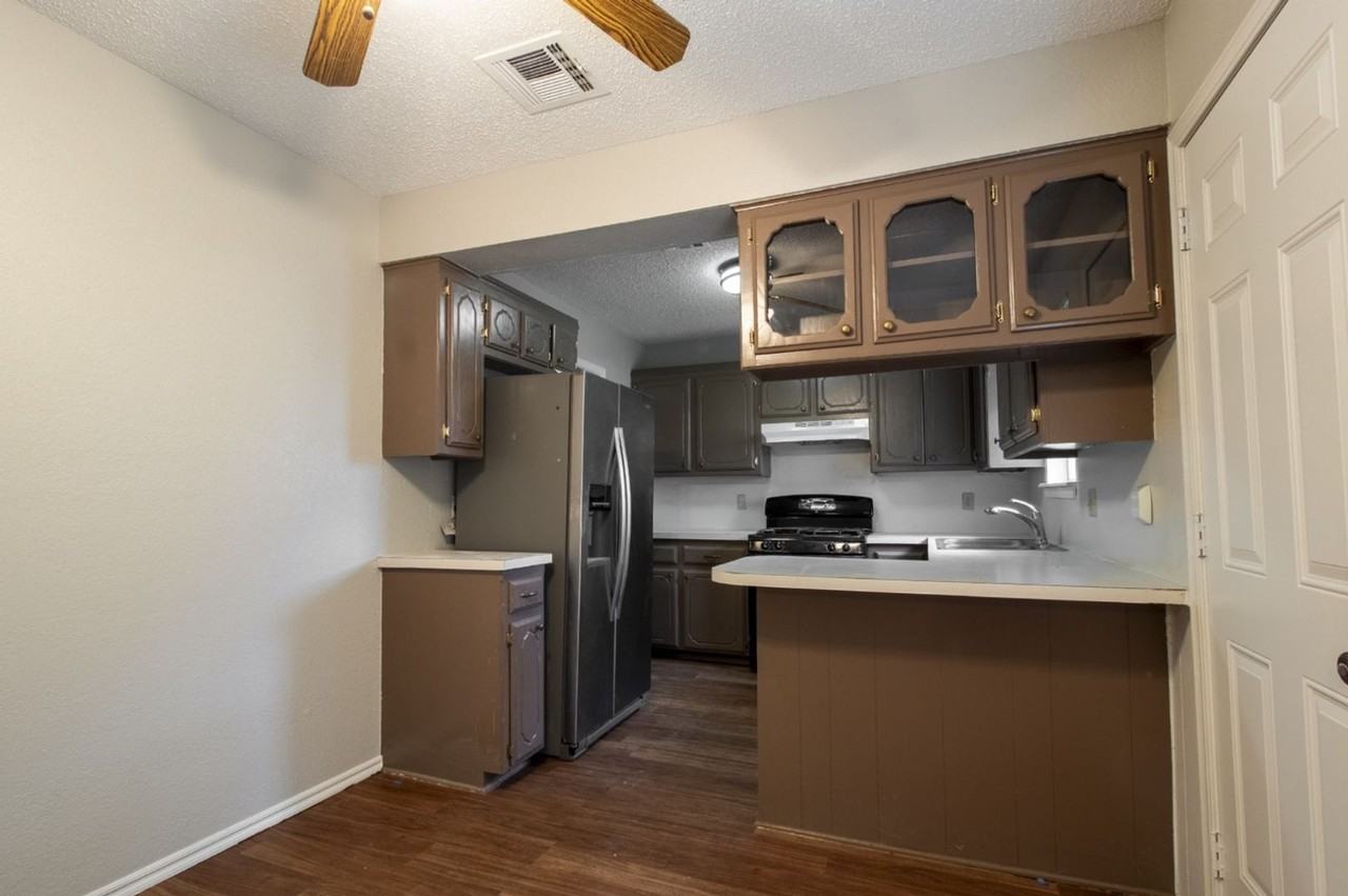 116 S Bouziden Dr - Photo 5 of 29