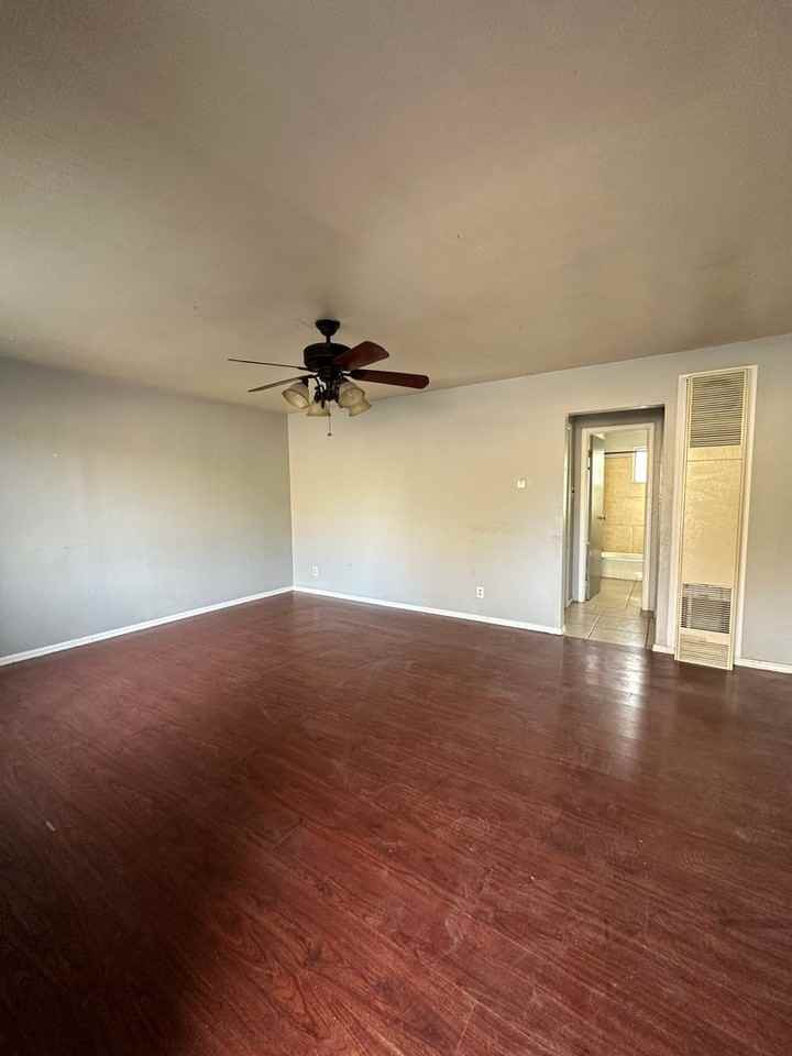 601 W Apache St - Photo 2 of 12