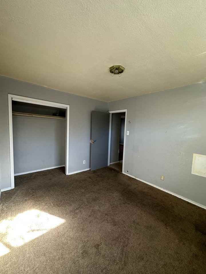 601 W Apache St - Photo 7 of 12