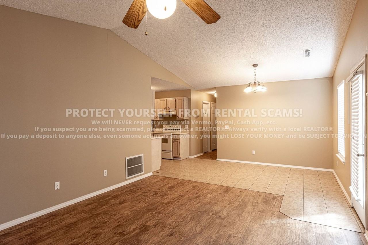 3195 W Woodfield Way - Photo 4 of 12