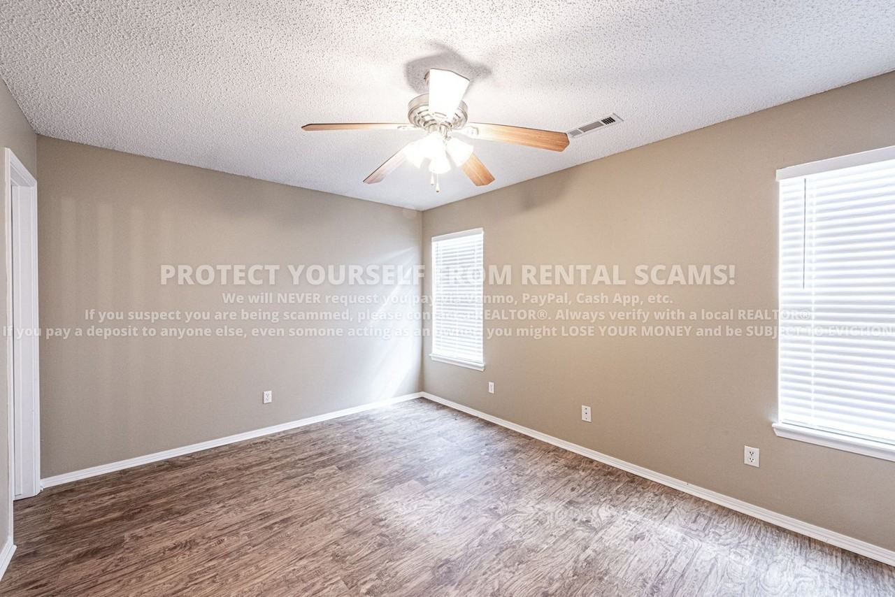 3195 W Woodfield Way - Photo 7 of 12