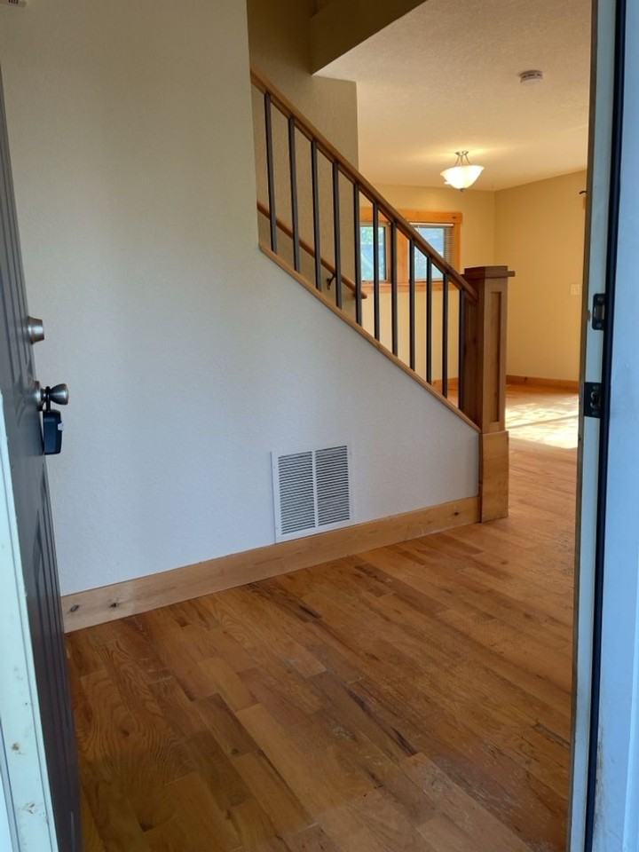 214 Edwards St - Photo 2 of 27