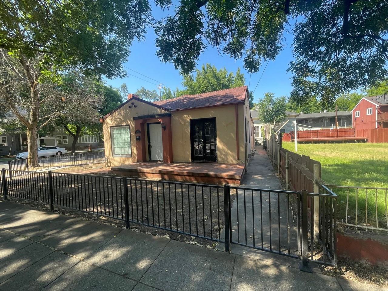 346 Hazel St - Photo 2 of 15