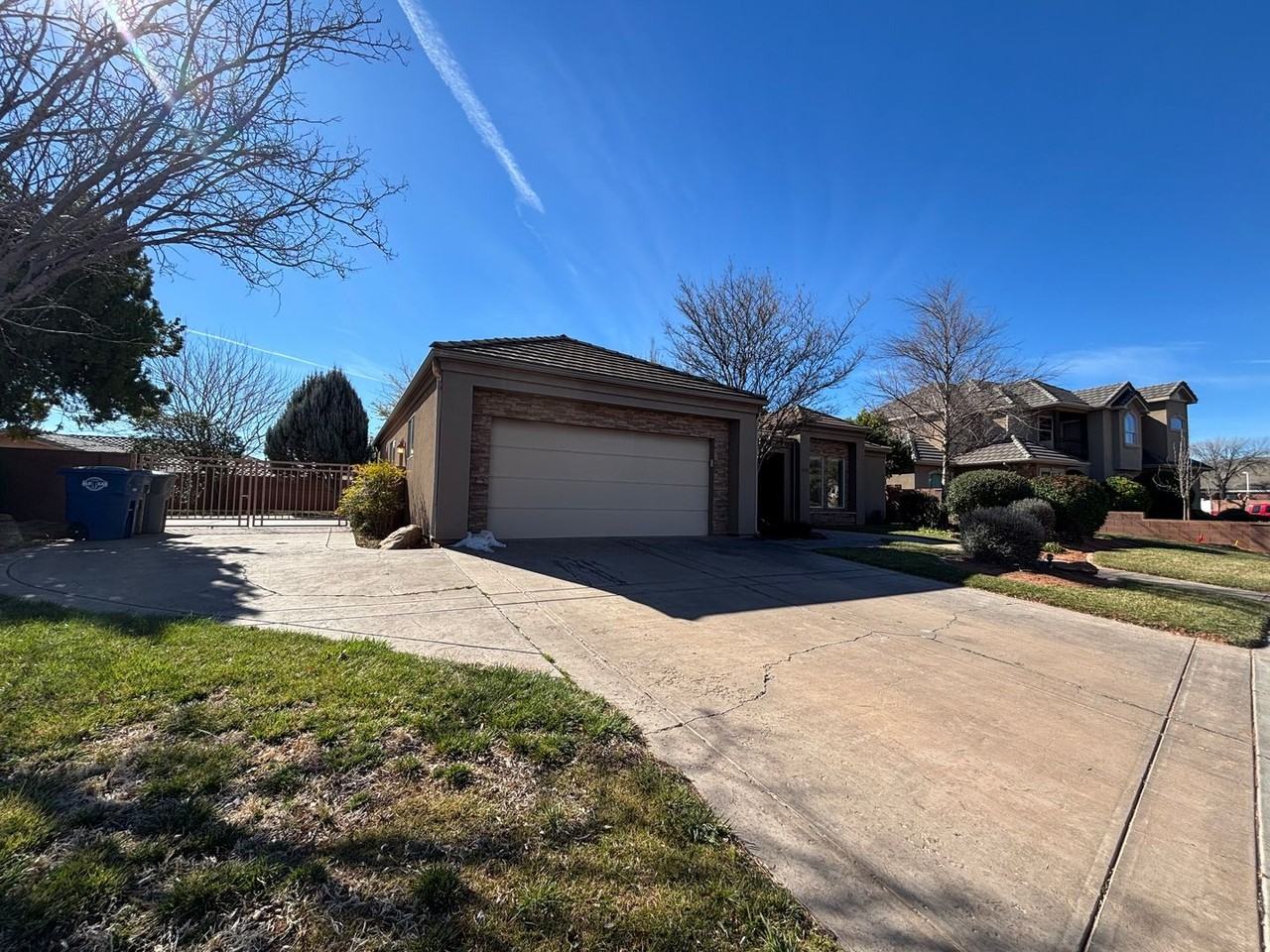 348 E 1060 S - Photo 2 of 34