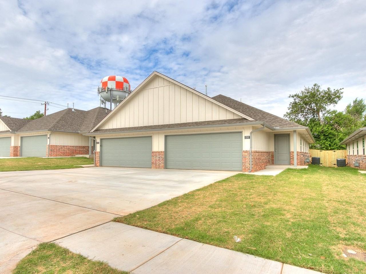 3703 N Divis Ave - Photo 2 of 50