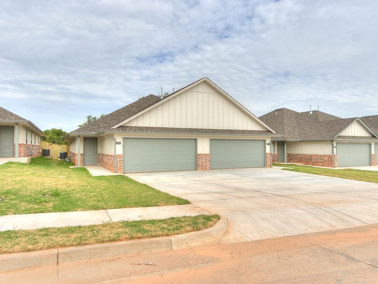 3703 N Divis Ave - Photo 5 of 50