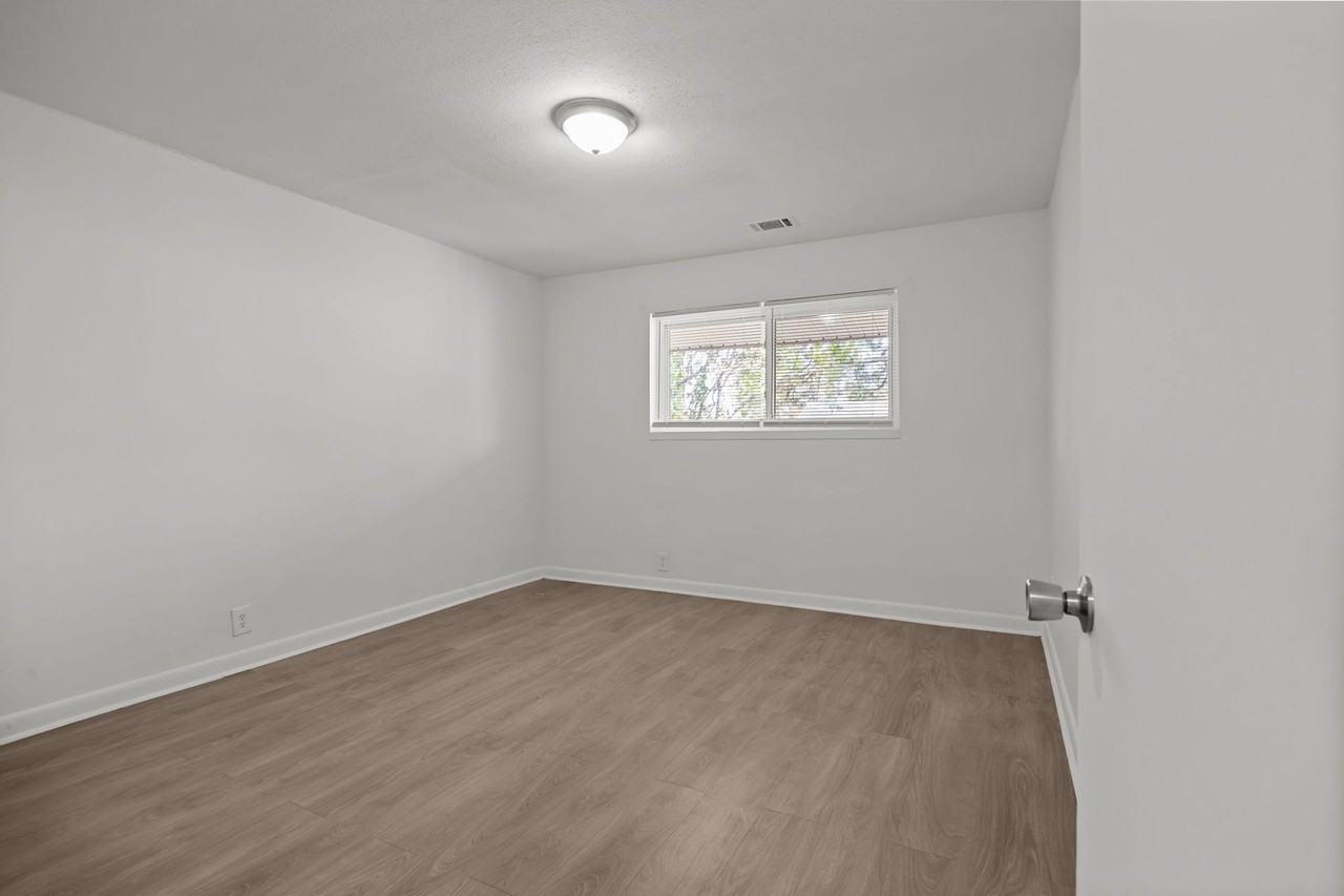 1 Bedroom/ 1 Bath apartment - Photo 6 of 10