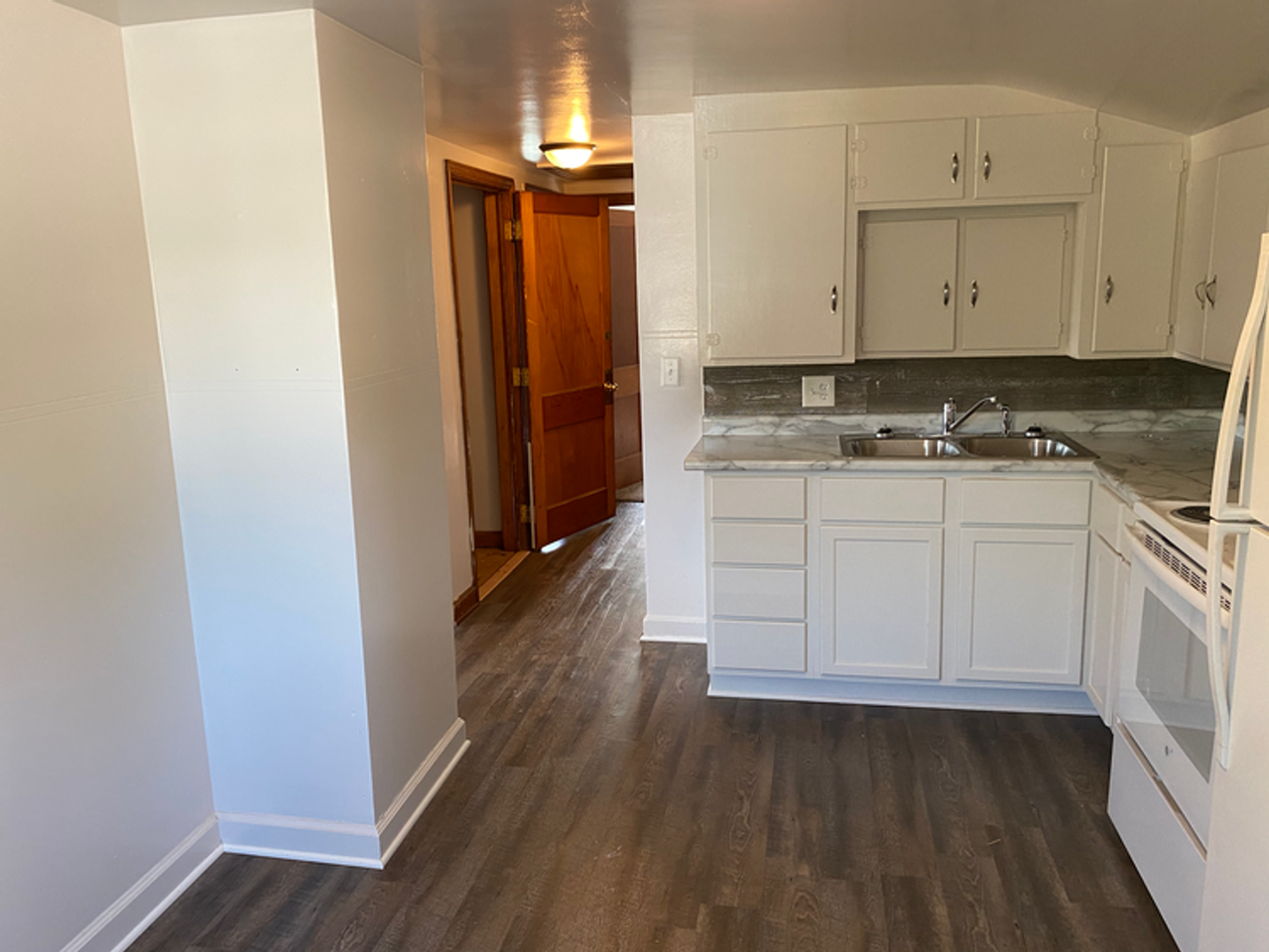 1202 S 11th Ave - Photo 3 of 10