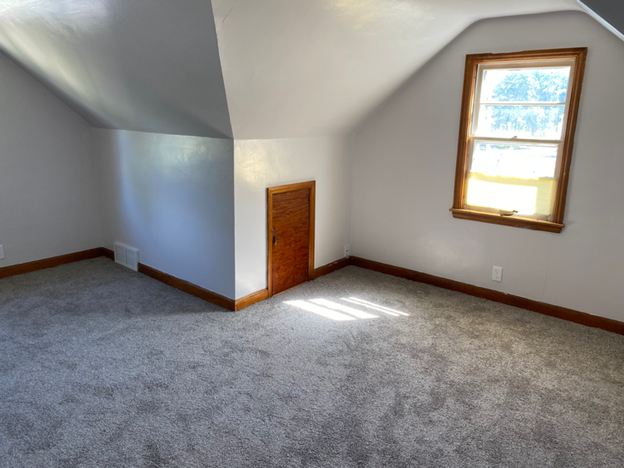 1202 S 11th Ave - Photo 7 of 10