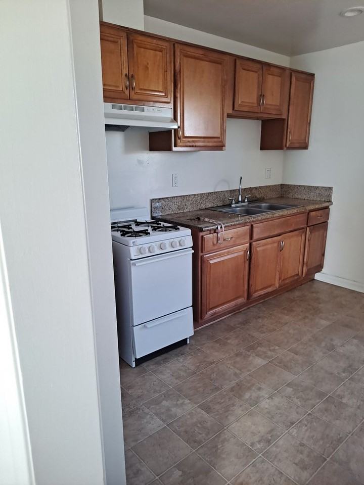 1919 Border Ave - Photo 2 of 9