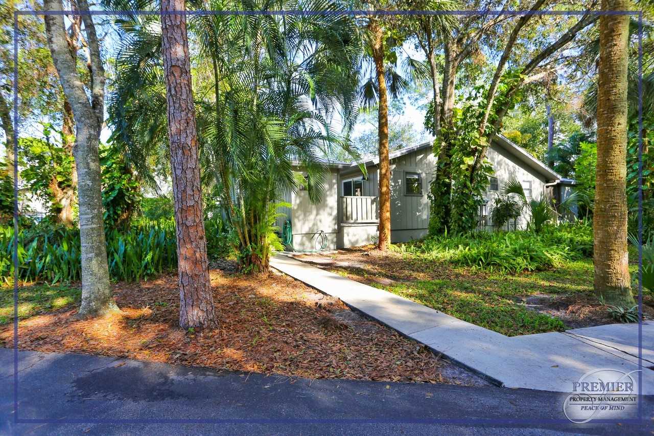 1046 Oak Forest Dr - Photo 2 of 50